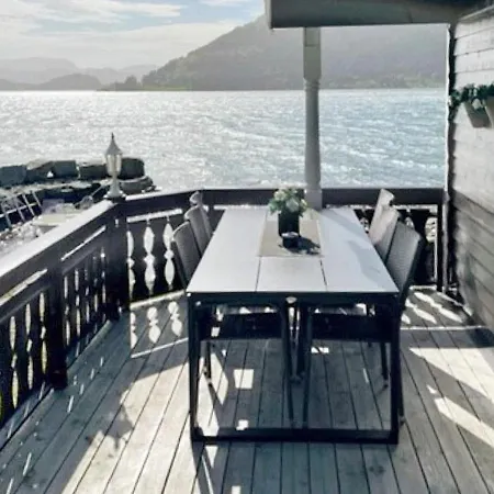 Three-bedroom In 1