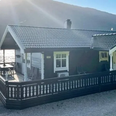 Three-bedroom In 1 Selje