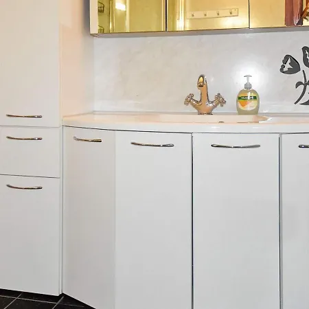 Three-bedroom In 1 Selje