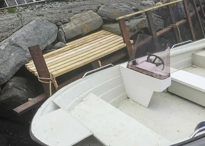 7 Person In Selje-by Traum