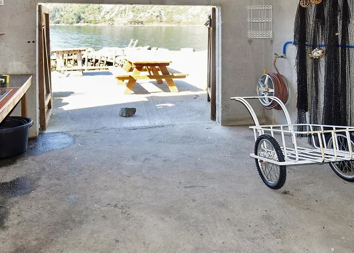 7 Person In Selje-by Traum * Selje