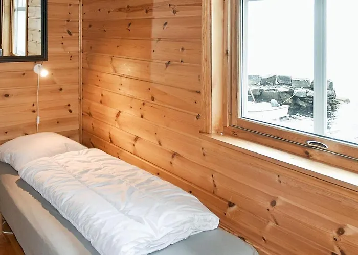 7 Person In Selje-by Traum