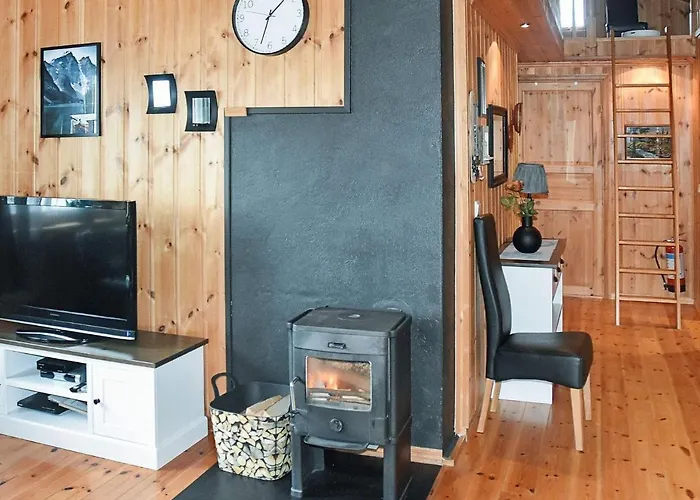 7 Person In Selje-by Traum Semesterbostad Selje