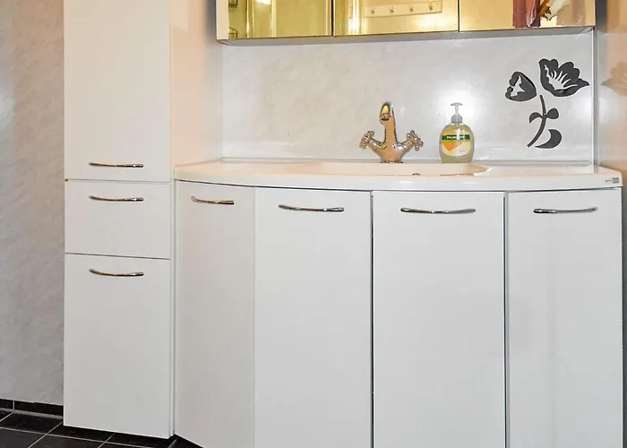 7 Person In Selje-by Traum Selje